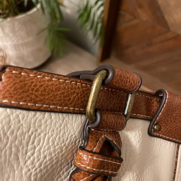 BOC White pebbled leather accented with light brown leather - Picture 6 of 13